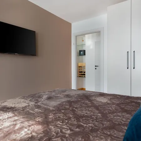 Nava In Center Of Split