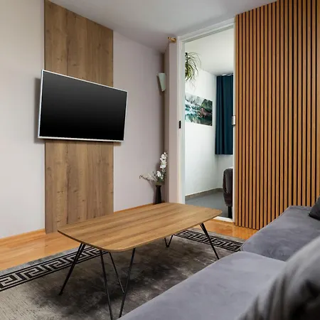 Nava In Center Of * Split