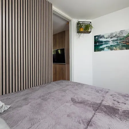 Nava In Center Of * Split